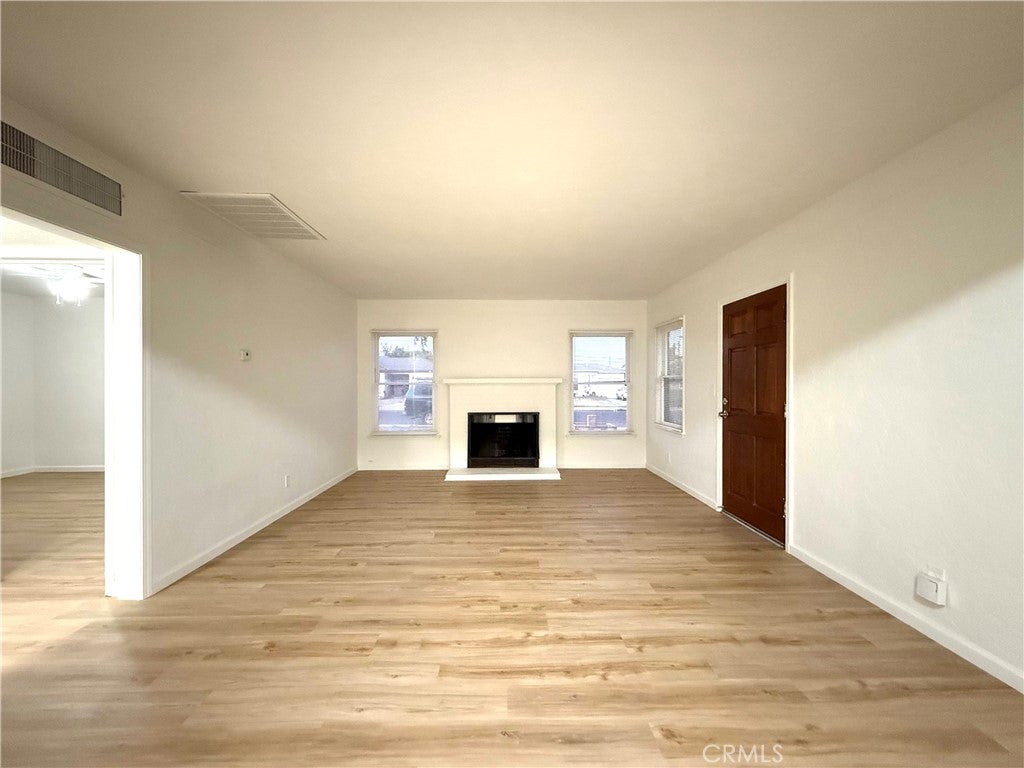 4326 E Brentwood