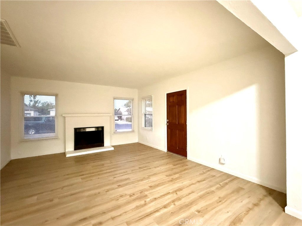 4326 E Brentwood