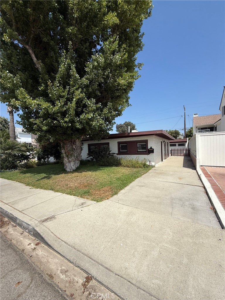 Vintage 1 bedroom beach 896 SF house with a detached 619 SF garage containing office with skylight, 1/2 bath, and parking for 2 cars. Prime section of the Manhattan Beach Tree Section. Huge bedroom large enough for king-size furniture. Walk-in closet, cedar-lined closet, and 1 more closet. Kitchen has lots of cabinets and a broom closet. Dishwasher,stove,refrigerator,washer, and dryer. Skylighted garage is perfect for artist or hobbist. Back yard landscaped. One dog depending on the breed and/or one cat considered for extra monthly fee. We can not accept 2 or more dogs. Call and we will set the appointment immediately.
It is 1.2 miles to the ocean, sea or water, 3.1 miles to Hermosa Beach, 2.1 miles to Redondo Beach, 5 miles to Torrance, 3 miles to El Segundo, 4.4 miles to Los Angeles Airport (LAX). 16.4 miles to Santa Monica, 4.9 miles to Playa Del Rey, 9.6 miles to Marine Del Rey, 9.5 miles to Venice, 6.9 miles to Playa Vista, and 9 miles to Torrance.This property a good alternative for an apartment. Near Northrop Grumman, LA Air Force Base, Los Angeles Airport, Boeing, etc. Approximately 7 miles to SpaceX.New roof in 2024.