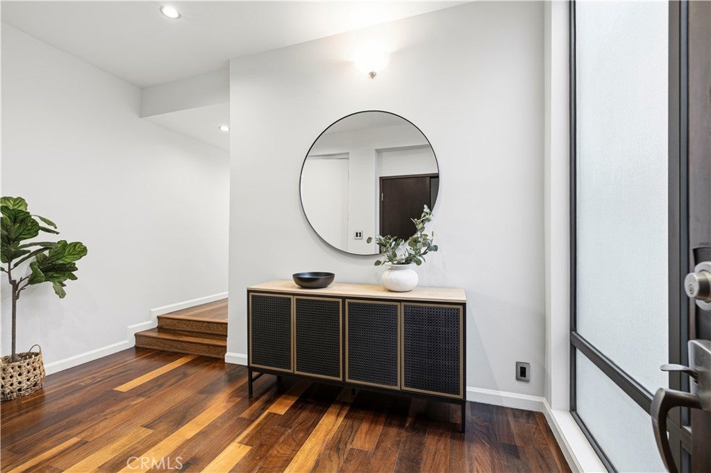 Photo of 1305 N Columbus Ave #203, Glendale, CA 91202 (MLS # GD26227189)