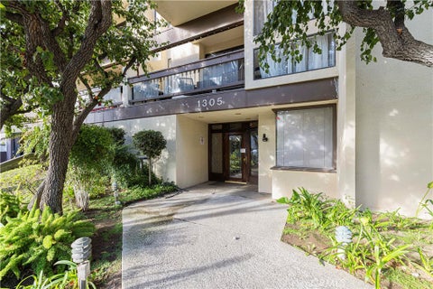 Photo of 1305 N Columbus AVE, Glendale, CA 91202 (MLS # GD26227189)