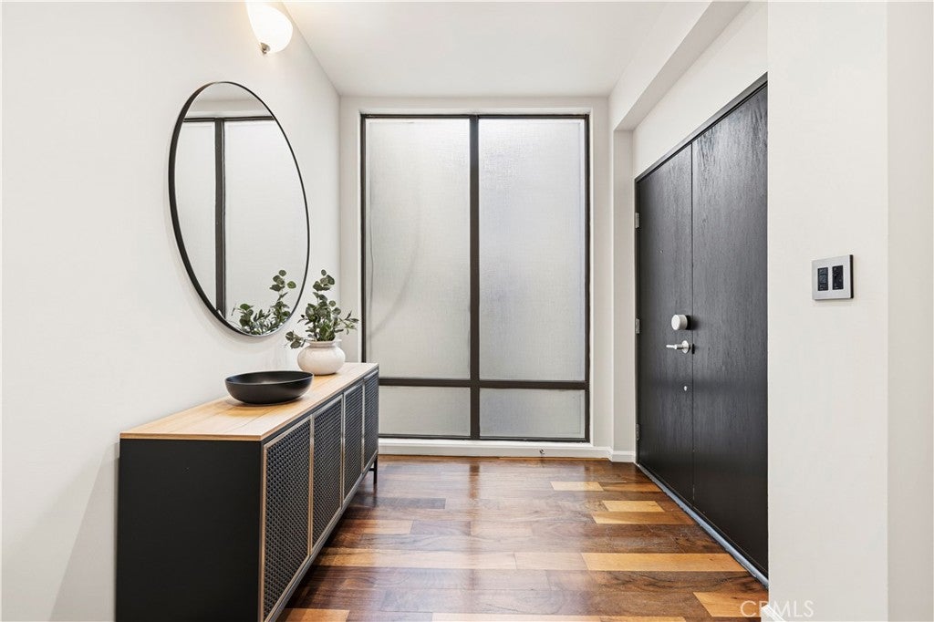 Photo of 1305 N Columbus Ave #203, Glendale, CA 91202 (MLS # GD26227189)