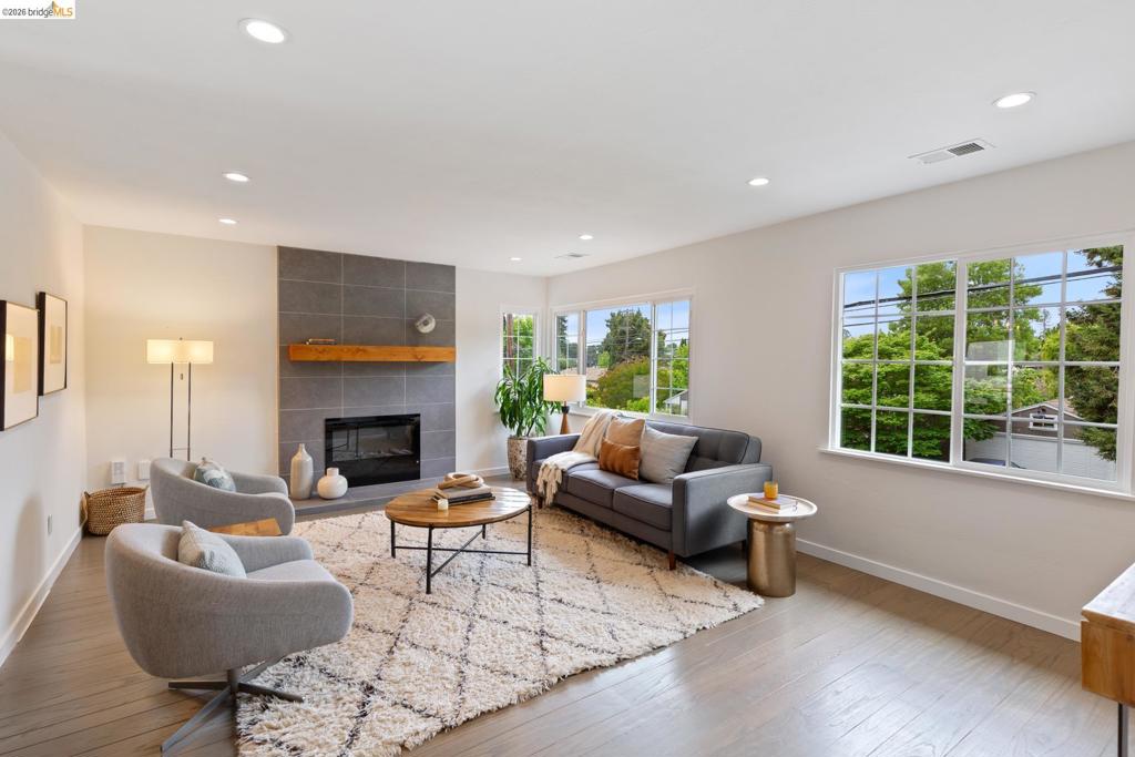 4086 Laguna Ave