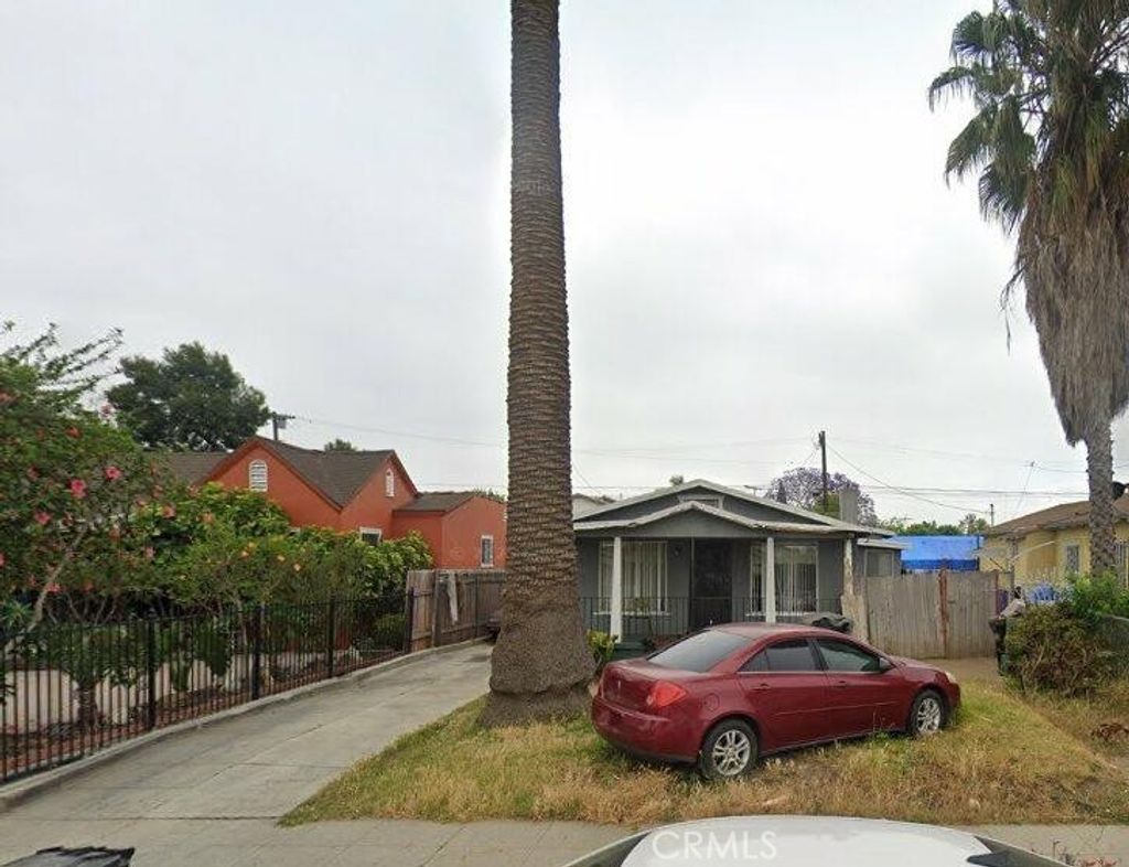 Photo of 226 E 105th Street, Los Angeles, CA 90003 (MLS # SR25230543)