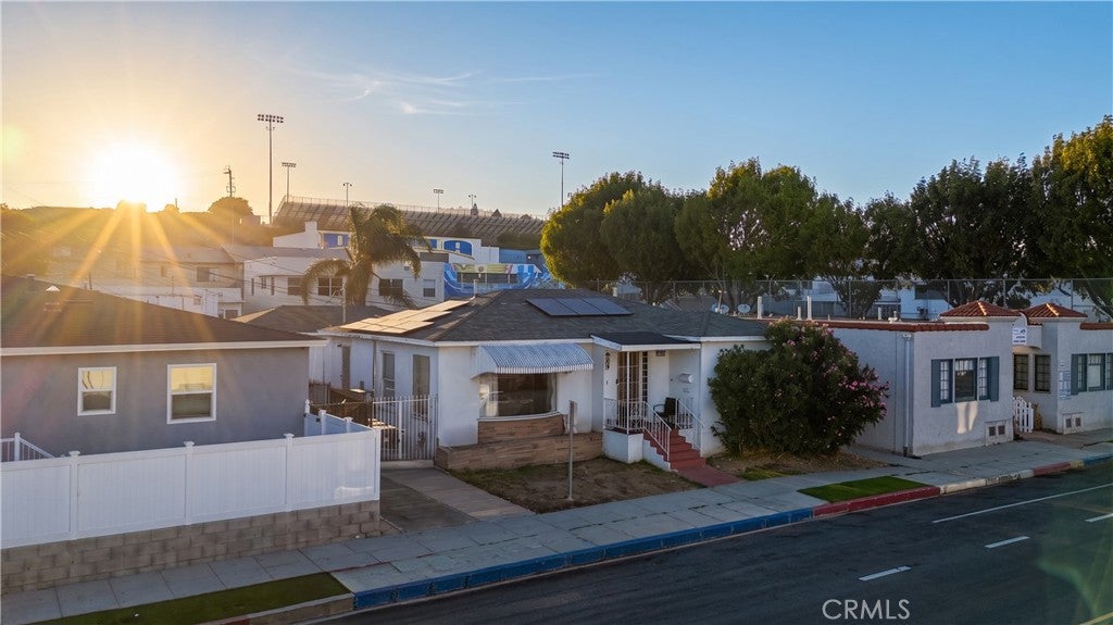 1631 S Cabrillo