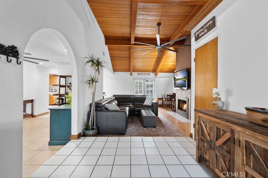 1152 N Redding