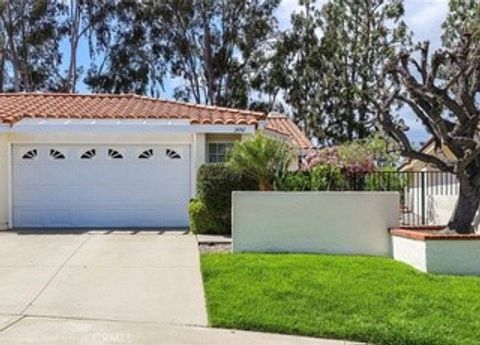 Photo of 25091 Sunset Pl W Pl, Laguna Hills, CA 92653 (MLS # NP25229958)