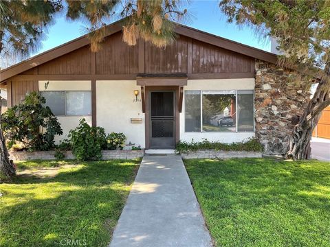Photo of 821 N Maple Street N #A, Burbank, CA 91505 (MLS # SR26016380)