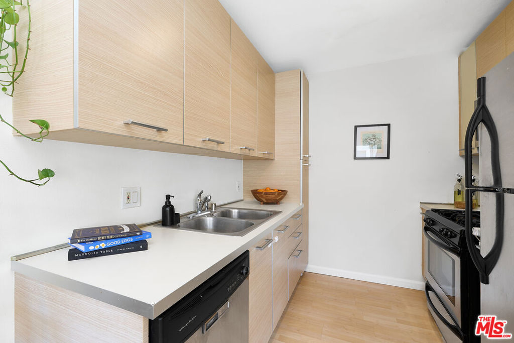 6250 Fulton Avenue 205