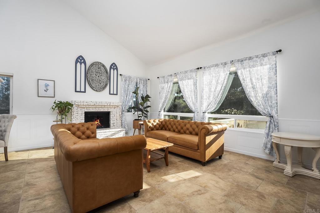2738 VICTORIA CIR