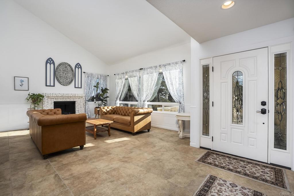 2738 VICTORIA CIR