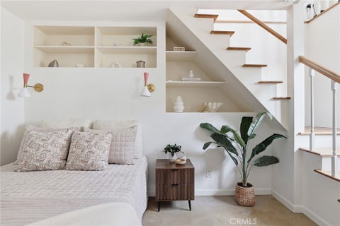 Tiny photo for 6182 Glen Oak St ST, Los Angeles, CA 90068 (MLS # SB26119338)