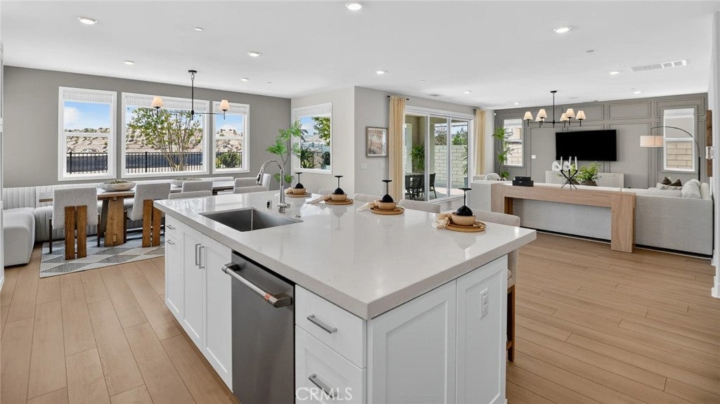 28004 Plateau Terrace