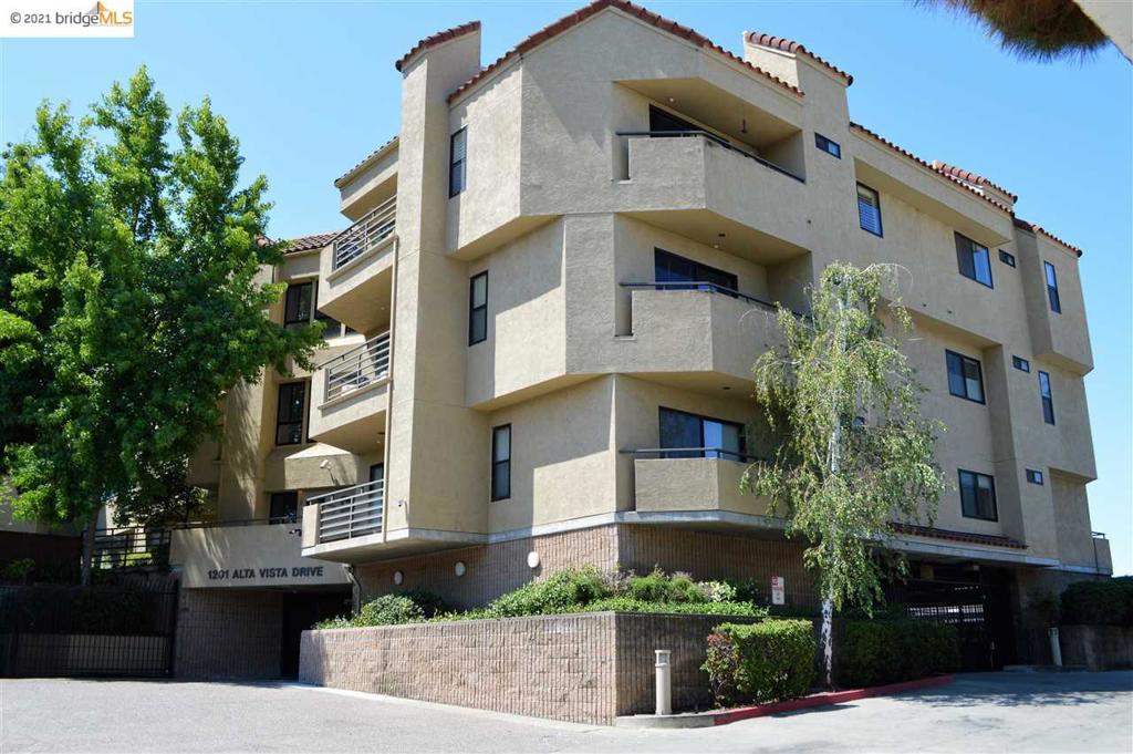 The perfect Downtown condo on a hill overlooking Broadway Plaza, right across from the finest shopping, restaurants and night life. Just take the pedestrian stairway directly to S. Broadway and be downtown in minutes. Amenities include an updated kitchen with custom cabinets, stainless steel appliances and granite counters, hardwood flooring, in unit full-size washer/dryer, and two balconies. Enjoy the quiet side of the building with serene hill and sky views. Secure building with parking and secure Amazon locker in lobby in a small well-managed building.