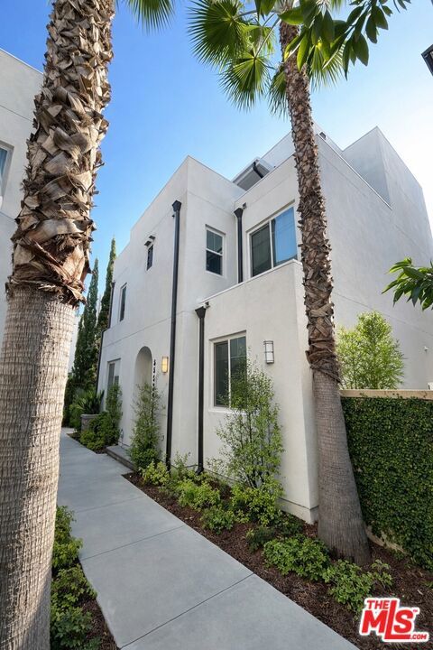 5552 Palm Drive Hawthorne CA 90250