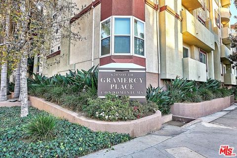 Photo of 620 S Gramercy Place #229, Los Angeles, CA 90005 (MLS # 26643797)