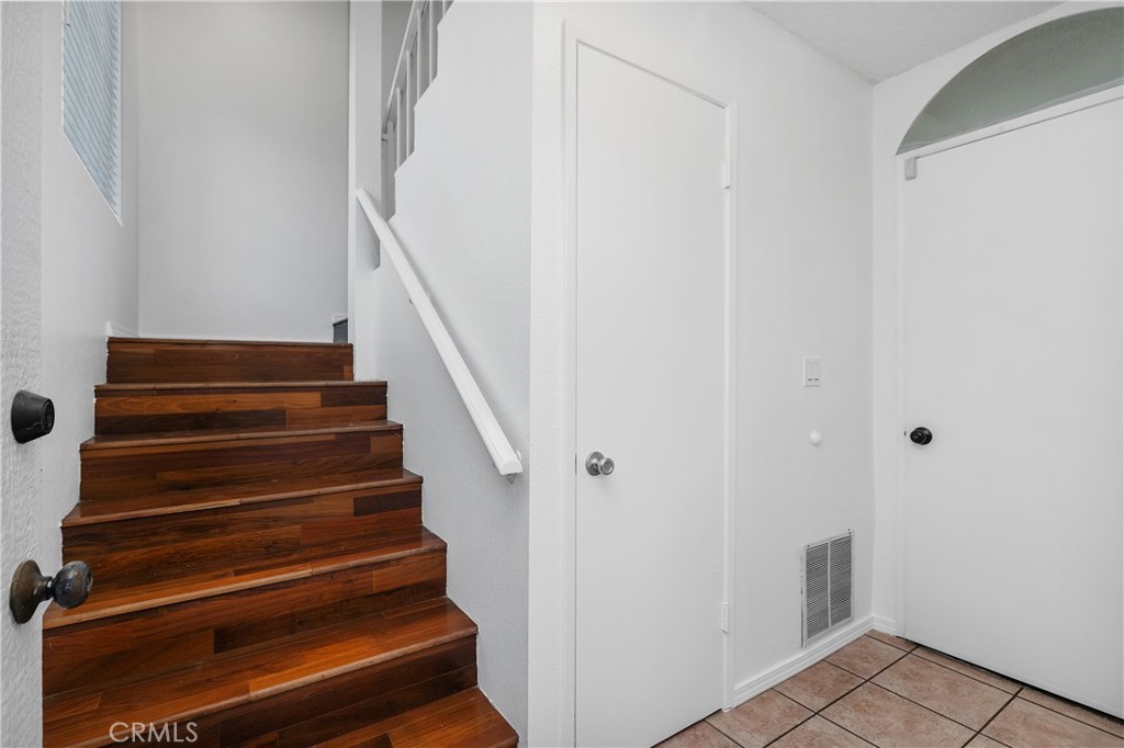 3876 Howard Avenue 7
