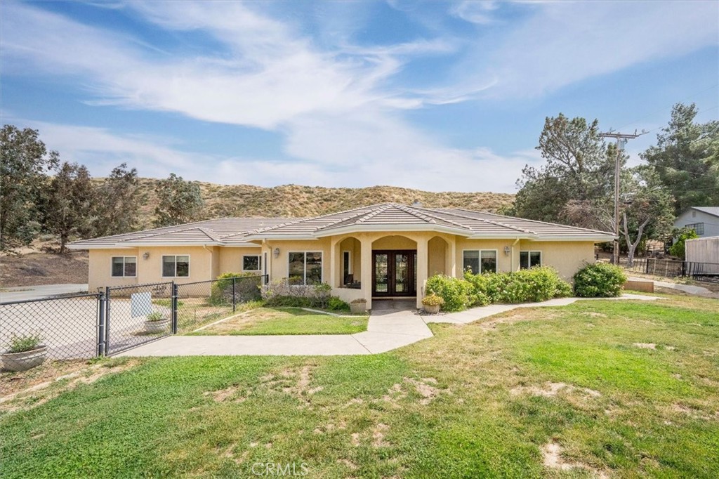 9115 Elizabeth Lake