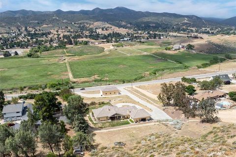 Photo of 9115 Elizabeth Lake RD, Leona Valley, CA 93551 (MLS # SR26114637)