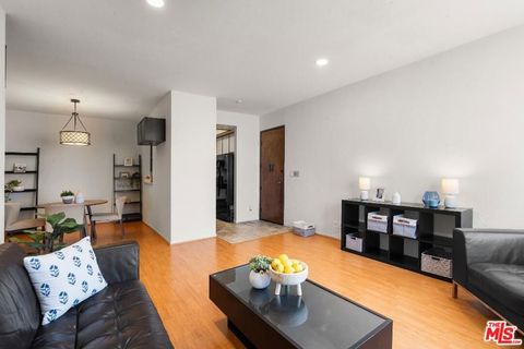 Photo of 533 S St Andrews Place #220, Los Angeles, CA 90020 (MLS # 26673241)