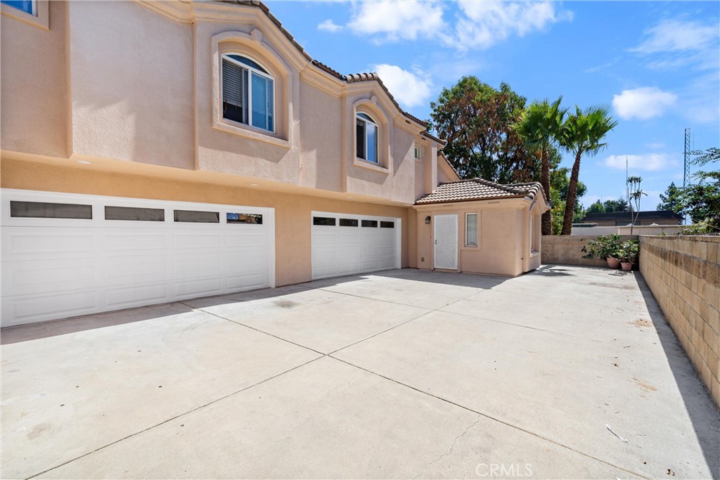 Properties 2 930 S Charlotte Avenue