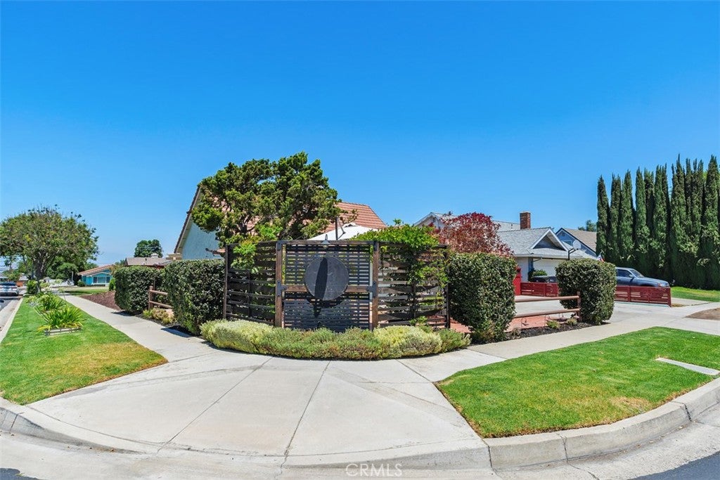 315 E Monterey