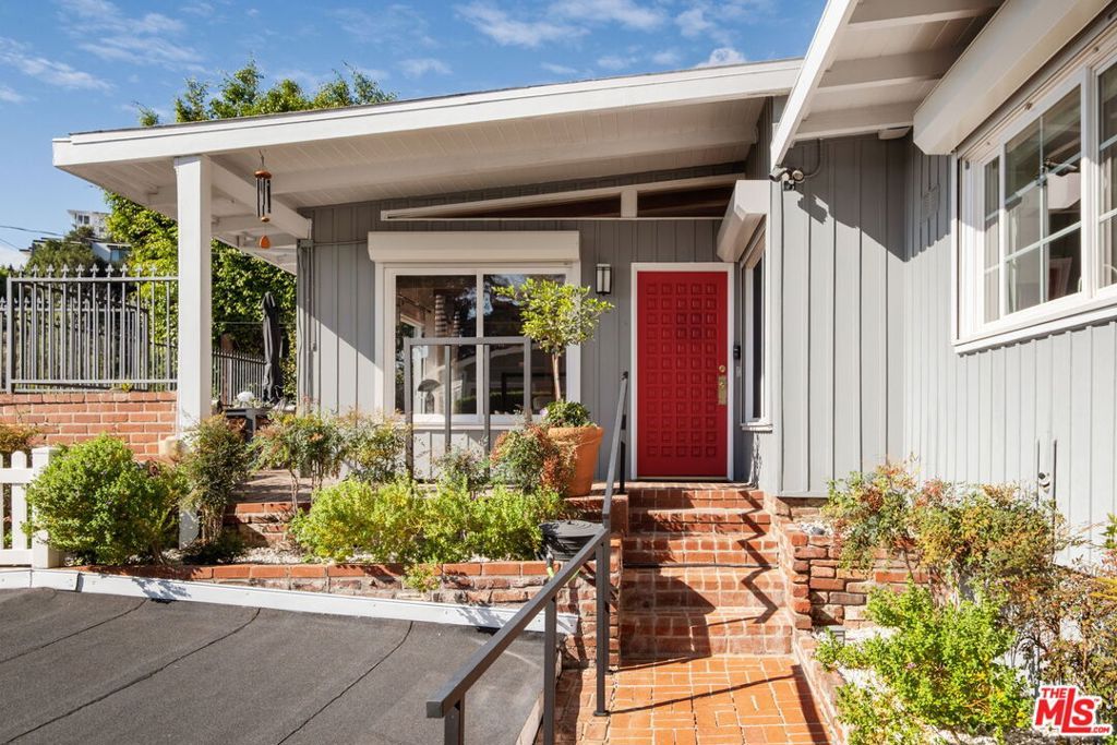 Photo of 8295 Hollywood Boulevard, Los Angeles, CA 90069 (MLS # 25621645)