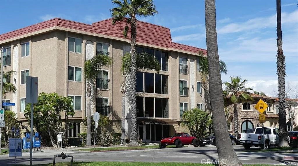 5959 E Naples Plaza 306