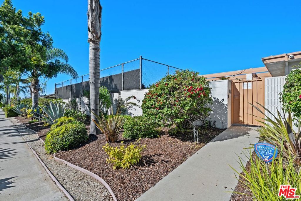 5435 W 64th Street