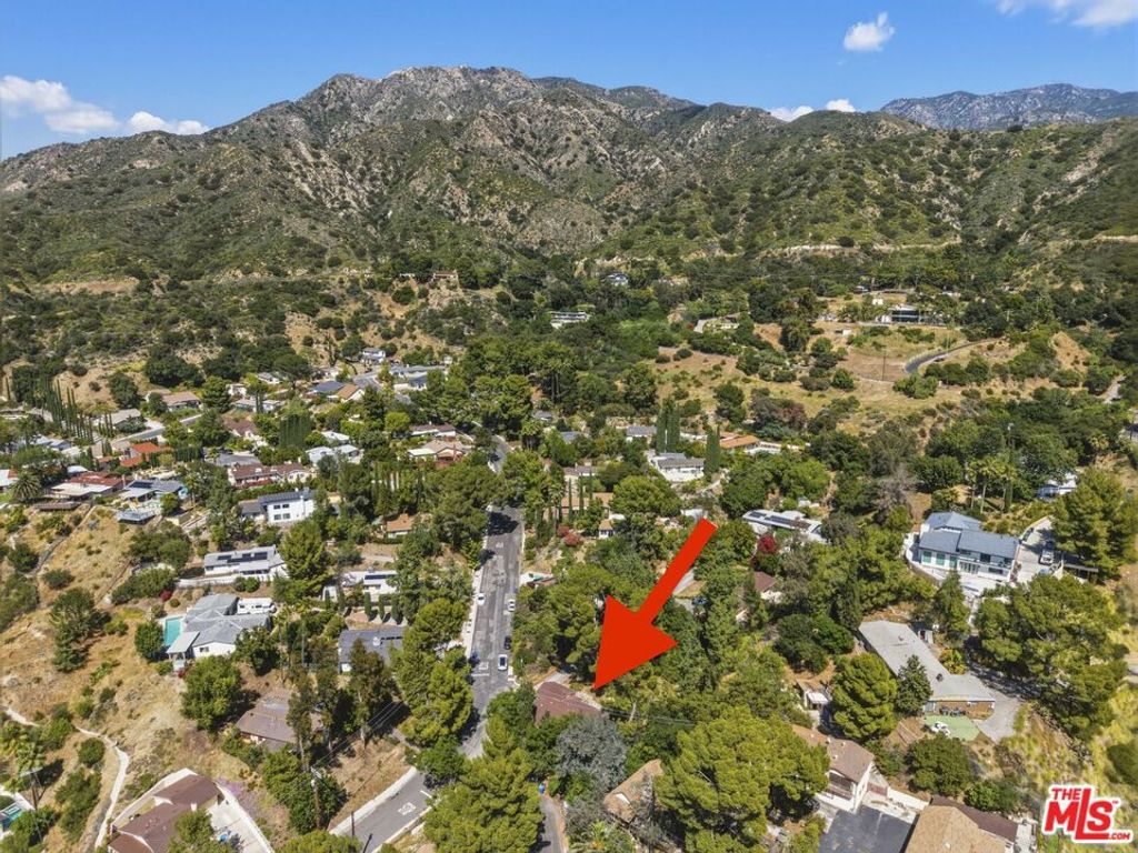 Photo of 7072 Owens Street, Tujunga, CA 91042 (MLS # 26708899)