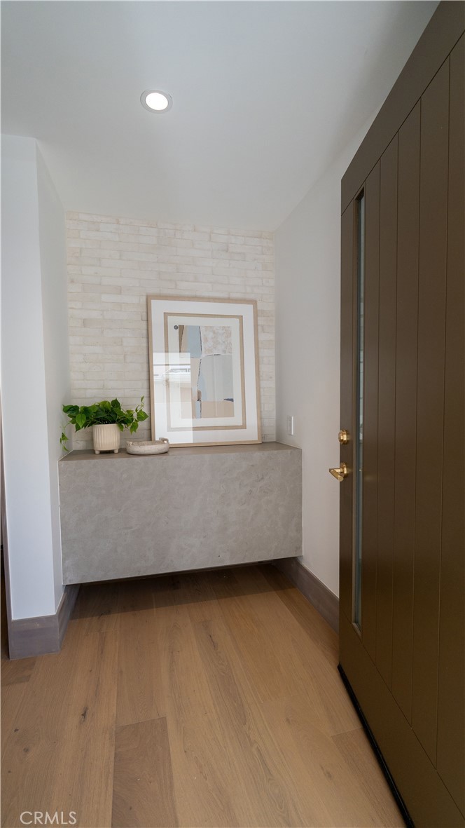 519 Narcissus Avenue