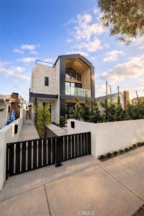 519 1/2 Narcissus Avenue Corona Del Mar CA 92625