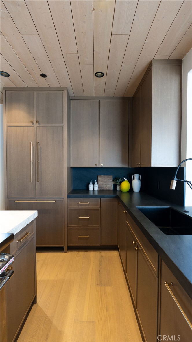 519 Narcissus Avenue