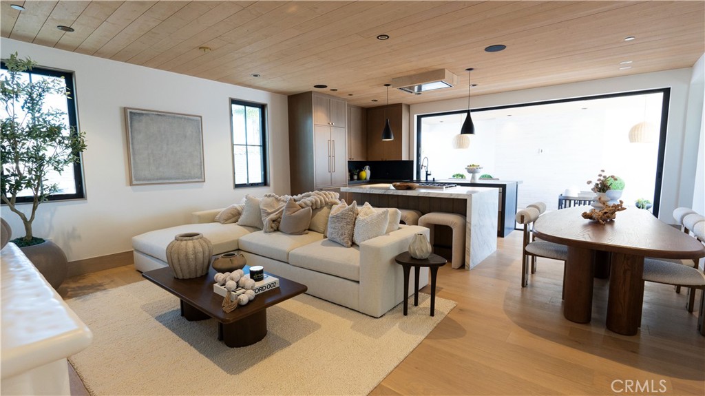 519 Narcissus Avenue