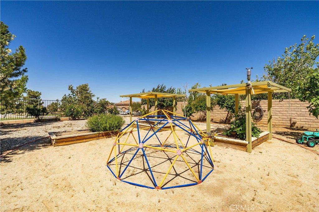 listing image 130725758897288561545