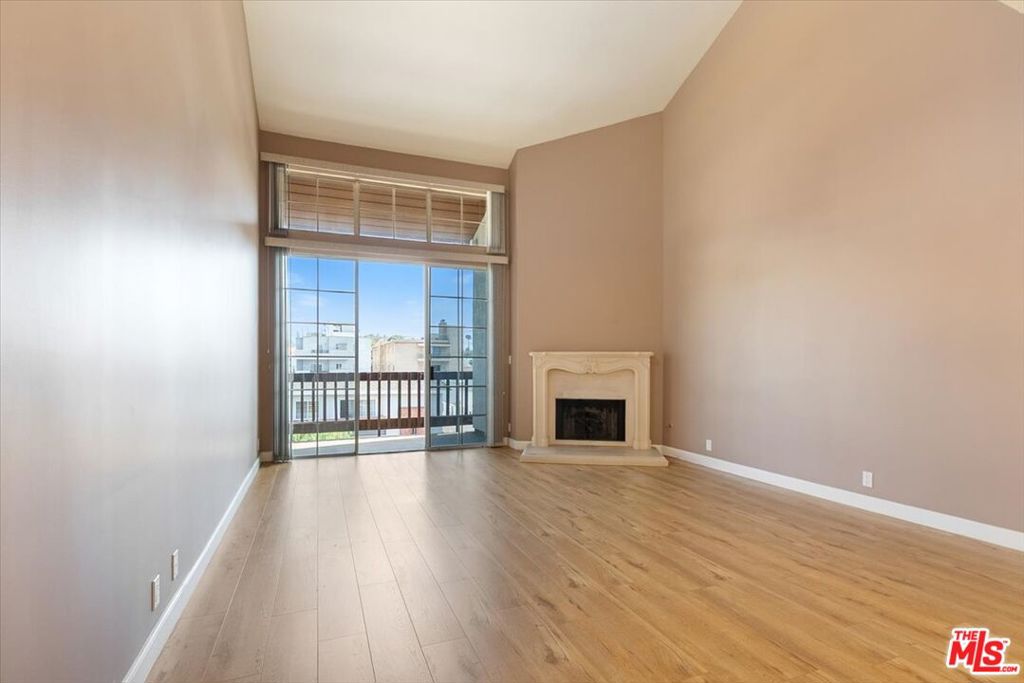 1433 Barry Avenue 301