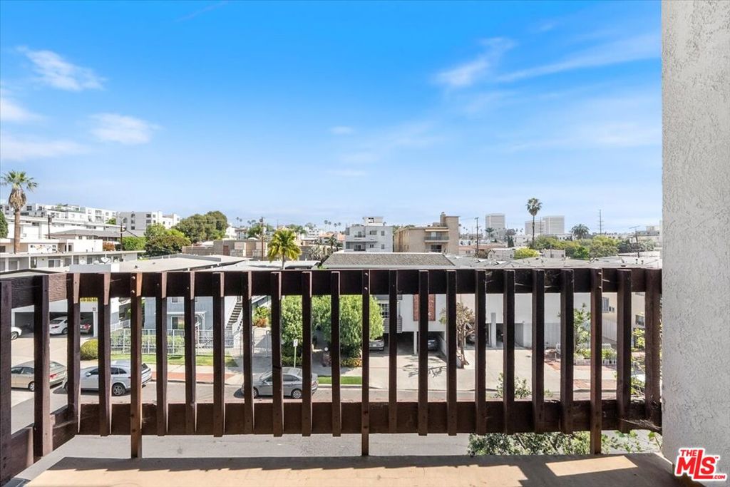 1433 Barry Avenue 301