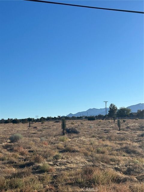 Photo of 0 Shasta, Phelan, CA 92371 (MLS # HD25246899) Photo of 0 Shasta, Phelan, CA 92371 (MLS # HD25246899)