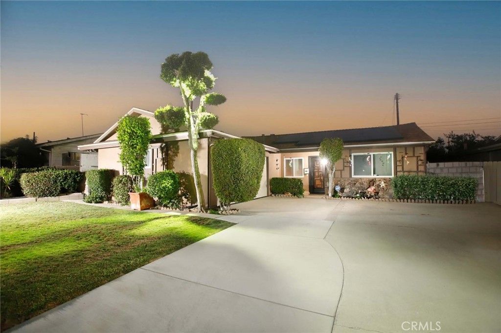 Photo of 10226 Amboy Ave, Pacoima, CA 91331 (MLS # GD25233385)