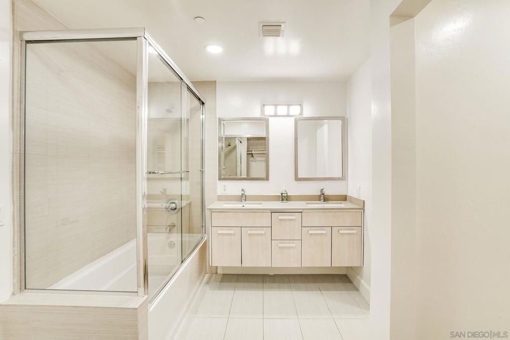 listing image 130728564178480325695