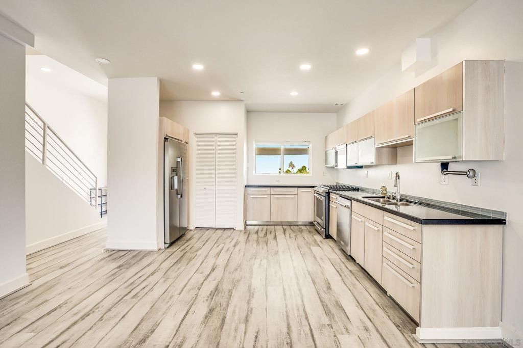 listing image 130723903283058211156
