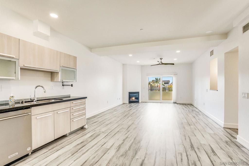 listing image 130722683386900540400
