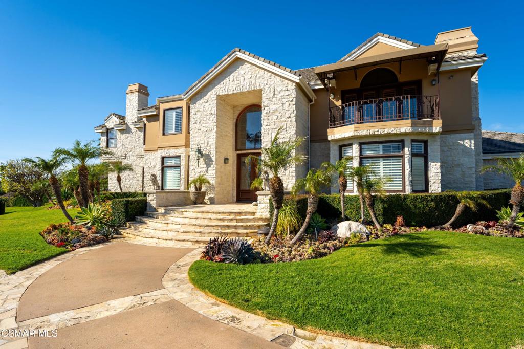 5810 Zumirez Drive