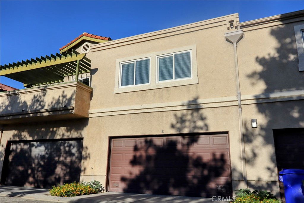 2 bed, 2 full bath townhouse-style condo with one shared wall. Single-level layout featuring quartz countertops, tile flooring, upgraded faucets/sinks, vaulted ceilings, and new windows for improved energy efficiency. Freshly painted with custom cabinetry. Private home entry with direct access from the attached 2-car garage; washer/dryer hookups in garage for a home-like feel. Large private balcony with mountain and green space views. Community offers 2 pools, tennis courts, basketball courts, and open green areas. Conveniently located near Terra Vista Shopping Center, Haven City Marketplace, Topgolf, Ontario Airport, and easy access to the 10 and 210 freeways. Furnished option available—please ask listing agent for additional information about the unit and showing availability.