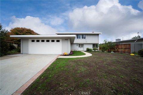 Photo of 28557 Blythewood Drive, Rancho Palos Verdes, CA 90275 (MLS # SB26021194)