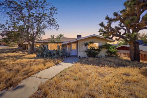 Photo of 7798 Acoma Trail, Yucca Valley, CA 92284 (MLS # 219153152DA)