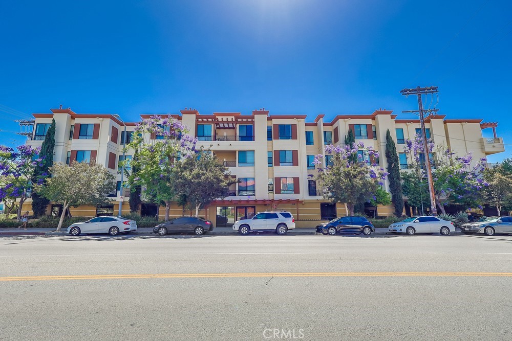 Move right into modern luxury! This beautifully renovated 2-bedroom, 2-bathroom condo in the heart of North Hollywood offers a perfect blend of style, space, and convenience.
Step inside to a bright, airy interior defined by crisp white cabinetry and walls, soaring vaulted ceilings, and an expansive living room adorned with brand-new window treatments. A cozy fireplace, recessed lighting, and new flooring throughout add warmth and sophistication.
The heart of the home is a modern masterpiece—your kitchen—featuring sleek stainless steel appliances, a large stainless steel sink, and contemporary white cabinetry, flowing seamlessly into the spacious dining and living areas to create an inviting space for everyday living or entertaining.
Retreat to the private primary suite, complete with a generous walk-in closet, a home office nook, and a newly remodeled bathroom. The versatile second bedroom is ideal for a guest room, office, or roommate setup, with a second full bathroom conveniently located nearby.
Additional highlights include in-unit laundry, two covered, gated parking spaces, and central air. The building offers fantastic amenities, including a rooftop deck with sweeping views of the San Fernando Valley, a fitness center, and secure entry.
Located in a vibrant neighborhood near Studio City, Valley Village, and Sherman Oaks, you’re just minutes from major highways, public transit, and the NOHO WEST shopping center with Trader Joe’s, Nordstrom Rack, restaurants, and entertainment.
This move-in-ready gem delivers both comfort and convenience—the perfect place to call home in one of LA’s most sought-after areas.