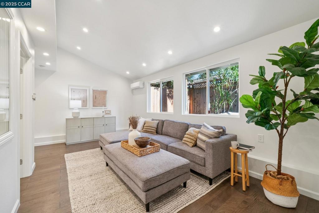 LAUREL - Residential