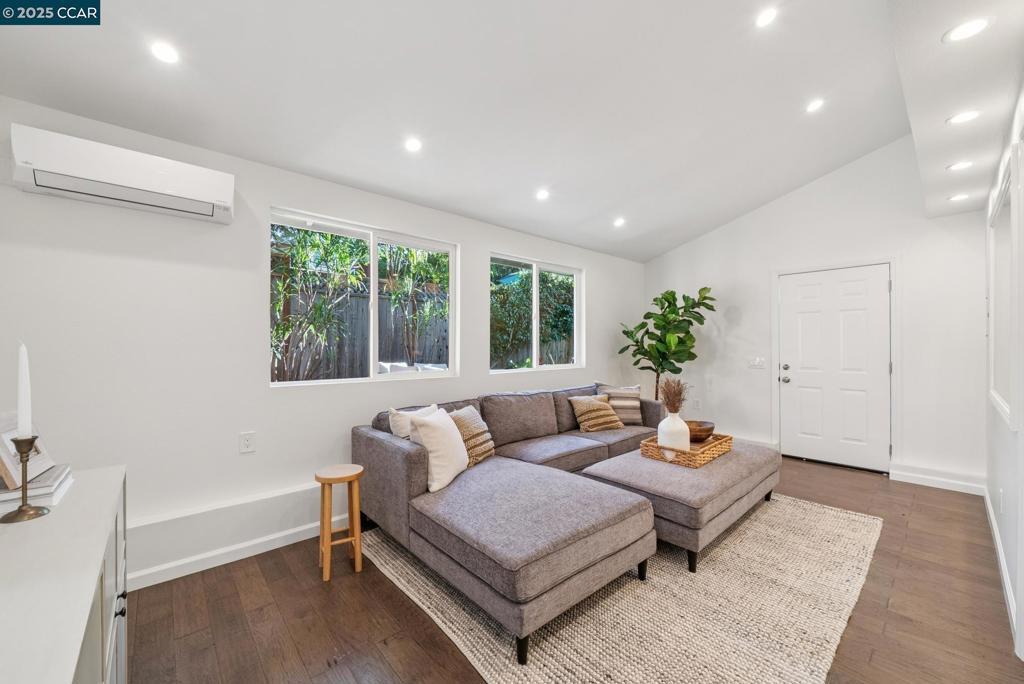 LAUREL - Residential