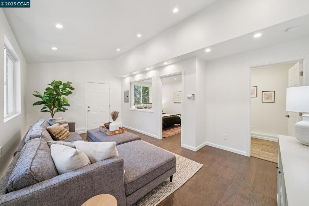 LAUREL - Residential